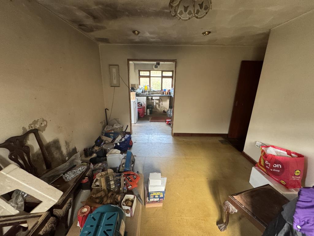 Lot: 111 - DETACHED BUNGALOW ON LARGE PLOT WITH DILAPIDATED BUILDING - View of living room